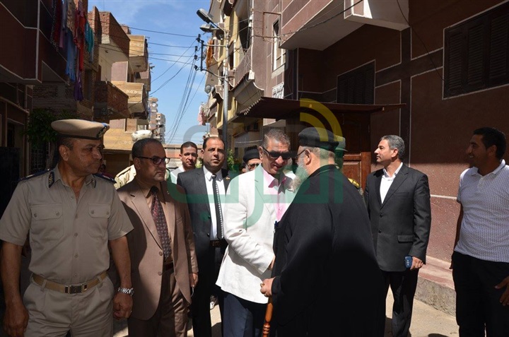 بالفيديو والصور .. محافظ كفرالشيخ يوزع اللحوم والمنتجات الغذائية بكنيسة العذراء مريم 