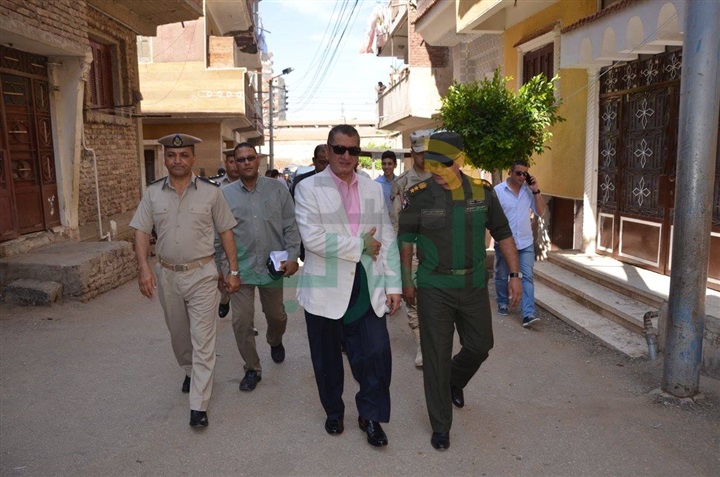 بالفيديو والصور .. محافظ كفرالشيخ يوزع اللحوم والمنتجات الغذائية بكنيسة العذراء مريم 