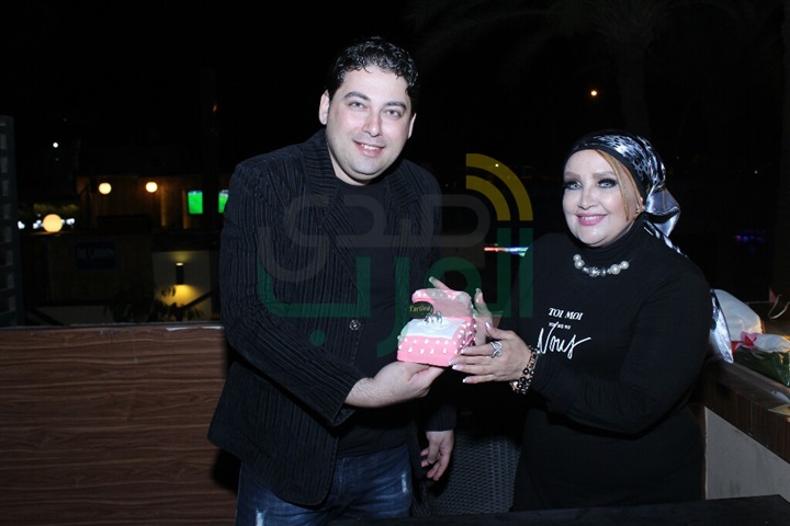 بالصور.. إيناس عزالدين وأحمد قمر يحتفلان بذكرى زواجهم الرابع بحضور نجوم المجتمع بالصور.. إيناس عزالدين وأحمد قمر يحتفلان بذكرى زواجهم الرابع بحضور نجوم المجتمع