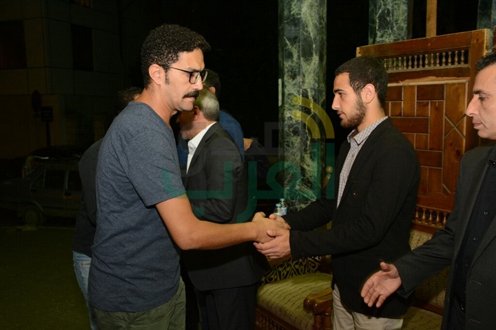 بالصور .. نجوم الفن فى عزاء شقيق الفنان صبري فواز