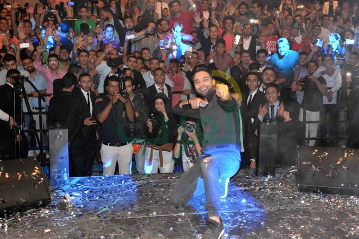 بالصور.. أحمد جمال يشعل حفل نادى مدينة نصر وسط تفاعل كبير مع الجمهور بالصور.. أحمد جمال يشعل حفل نادى مدينة نصر وسط تفاعل كبير مع الجمهور