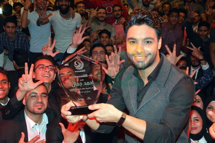 بالصور.. أحمد جمال يشعل حفل نادى مدينة نصر وسط تفاعل كبير مع الجمهور بالصور.. أحمد جمال يشعل حفل نادى مدينة نصر وسط تفاعل كبير مع الجمهور
