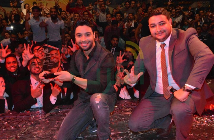 بالصور.. أحمد جمال يشعل حفل نادى مدينة نصر وسط تفاعل كبير مع الجمهور بالصور.. أحمد جمال يشعل حفل نادى مدينة نصر وسط تفاعل كبير مع الجمهور