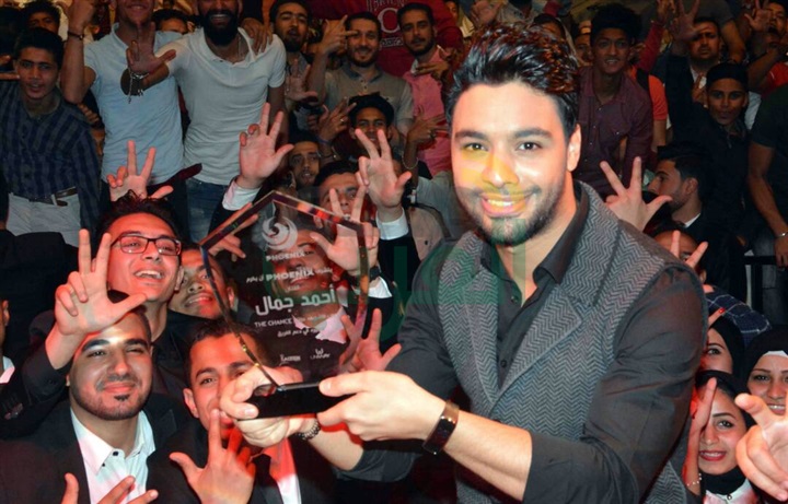 بالصور.. أحمد جمال يشعل حفل نادى مدينة نصر وسط تفاعل كبير مع الجمهور بالصور.. أحمد جمال يشعل حفل نادى مدينة نصر وسط تفاعل كبير مع الجمهور