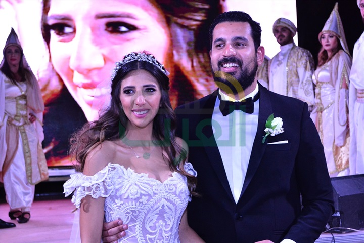 بالصور.. نجوم الفن والسياسة يحضرون حفل زفاف ابنة إيهاب طلعت بالصور.. نجوم الفن والسياسة يحضرون حفل زفاف ابنة إيهاب طلعت