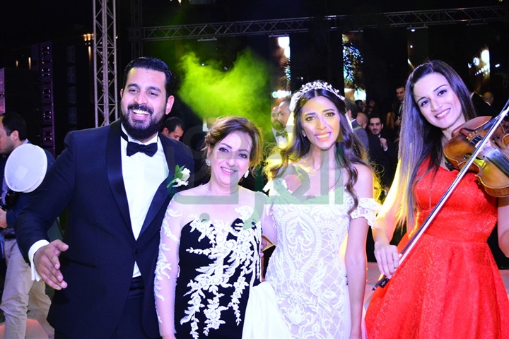 بالصور.. نجوم الفن والسياسة يحضرون حفل زفاف ابنة إيهاب طلعت بالصور.. نجوم الفن والسياسة يحضرون حفل زفاف ابنة إيهاب طلعت