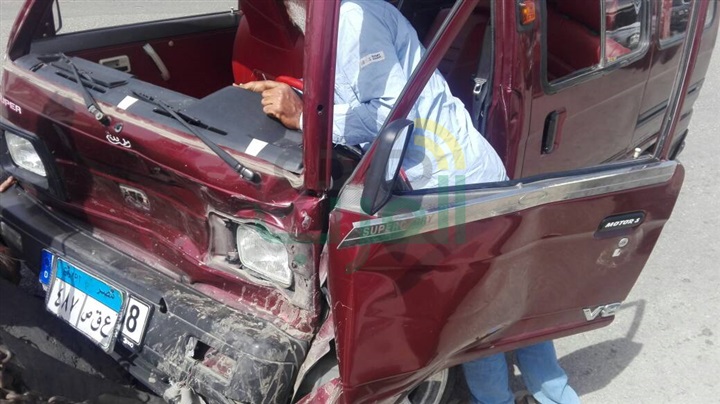 بالصور.. إصابة 4 أشخاص في انقلاب سيارة أعلى كوبري "الهايكستب"