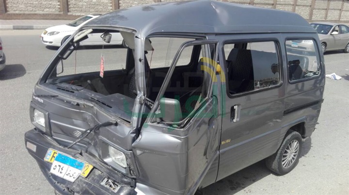 بالصور.. إصابة 4 أشخاص في انقلاب سيارة أعلى كوبري "الهايكستب"