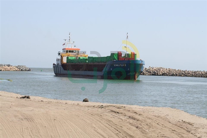 بالصور..وصول السفينة 34 محملة بـ12 طرد لمحطة كهرباء البرلس