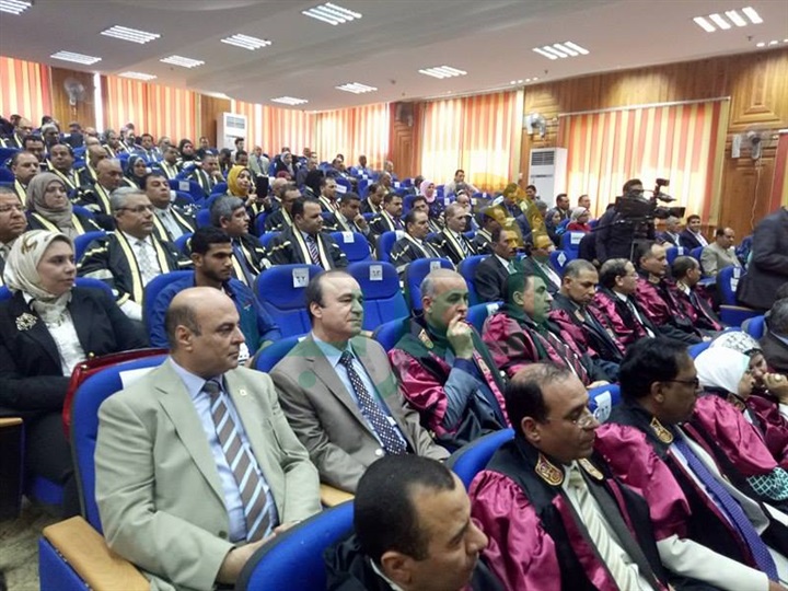 بالصور.. رئيس جامعة كفر الشيخ يستعرض إنجازات الجامعة خلال العام
