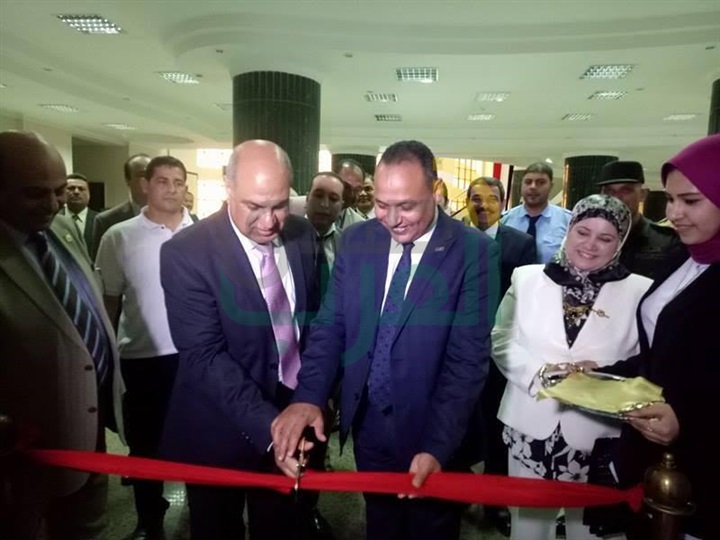 بالصور.. رئيس أكاديمية البحث العلمي يفتتح معمل النانو فوتونات بجامعة كفر الشيخ