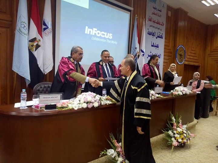 بالصور .. تكريم المتميزين والحاصلين علي جوائز تقديرية وتشجيعية بجامعة كفر الشيخ