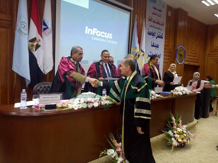 بالصور .. تكريم المتميزين والحاصلين علي جوائز تقديرية وتشجيعية بجامعة كفر الشيخ