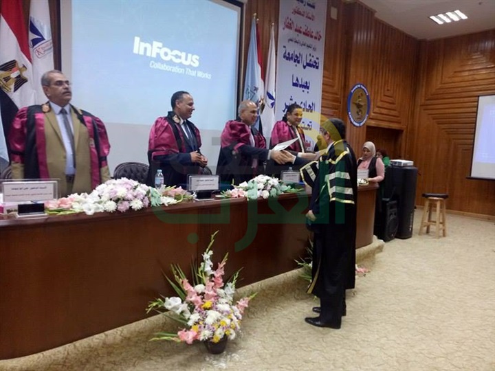 بالصور .. تكريم المتميزين والحاصلين علي جوائز تقديرية وتشجيعية بجامعة كفر الشيخ