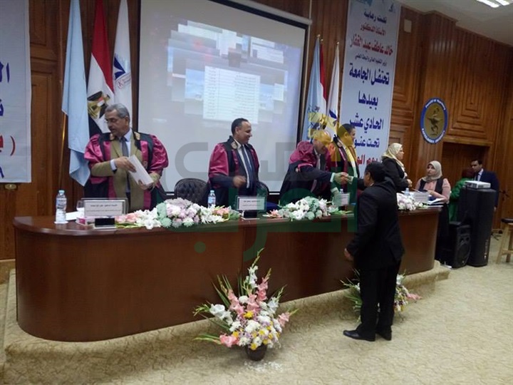 بالصور .. تكريم المتميزين والحاصلين علي جوائز تقديرية وتشجيعية بجامعة كفر الشيخ