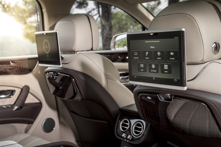 12 طريقة تحدّد فيها Bentley معايير الفخامة المستقبلية لعملاء الشرق الأوسط 12 طريقة تحدّد فيها Bentley معايير الفخامة المستقبلية لعملاء الشرق الأوسط