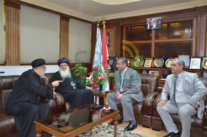 بالصور.. محافظ كفر الشيخ وأسقف عام طنطا يبحثان تفعيل توصيات بيت العائلة