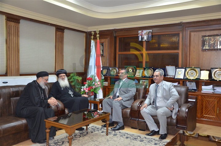 بالصور.. محافظ كفر الشيخ وأسقف عام طنطا يبحثان تفعيل توصيات بيت العائلة