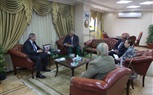 وزير الرياضة يلتقى محافظ الوادى الجديد لاستعراض تطوير المنشآت الشبابية