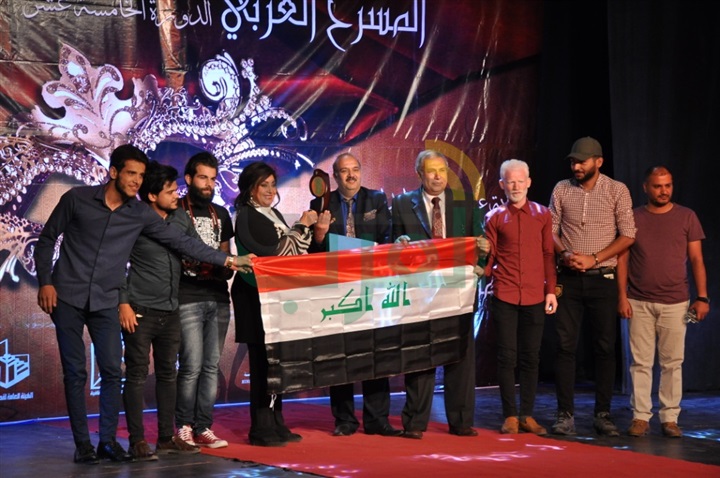 بالصور .. بكاء وفرحه أثناء إعلان الجوائز فى ختام مهرجان المسرح العربى بالصور .. بكاء وفرحه أثناء إعلان الجوائز فى ختام مهرجان المسرح العربى