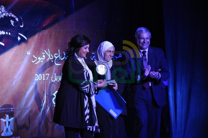 بالصور .. بكاء وفرحه أثناء إعلان الجوائز فى ختام مهرجان المسرح العربى بالصور .. بكاء وفرحه أثناء إعلان الجوائز فى ختام مهرجان المسرح العربى