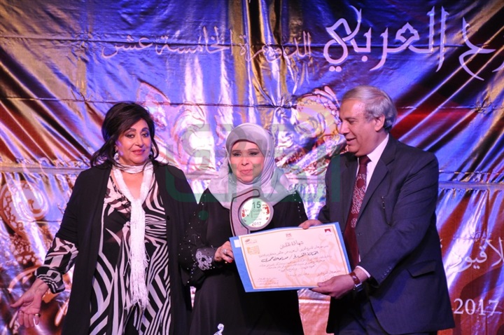 بالصور .. بكاء وفرحه أثناء إعلان الجوائز فى ختام مهرجان المسرح العربى بالصور .. بكاء وفرحه أثناء إعلان الجوائز فى ختام مهرجان المسرح العربى
