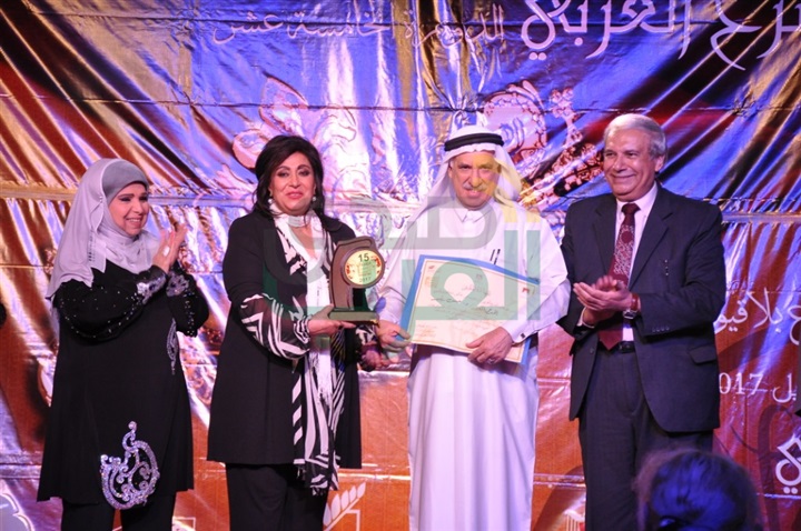 بالصور .. بكاء وفرحه أثناء إعلان الجوائز فى ختام مهرجان المسرح العربى بالصور .. بكاء وفرحه أثناء إعلان الجوائز فى ختام مهرجان المسرح العربى