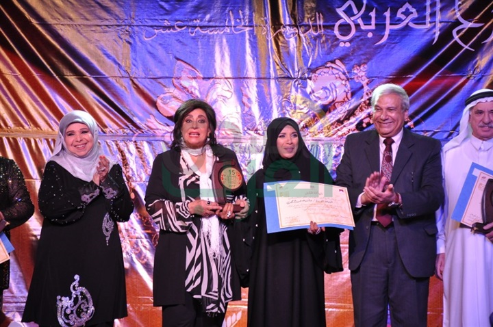 بالصور .. بكاء وفرحه أثناء إعلان الجوائز فى ختام مهرجان المسرح العربى بالصور .. بكاء وفرحه أثناء إعلان الجوائز فى ختام مهرجان المسرح العربى