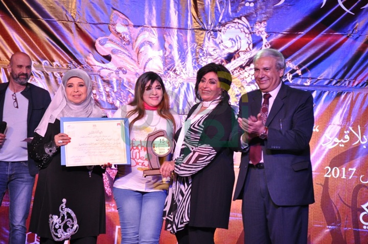بالصور .. بكاء وفرحه أثناء إعلان الجوائز فى ختام مهرجان المسرح العربى بالصور .. بكاء وفرحه أثناء إعلان الجوائز فى ختام مهرجان المسرح العربى