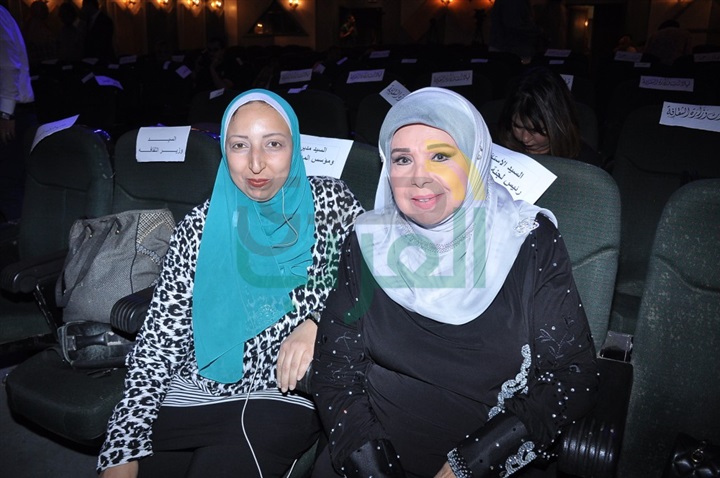 بالصور .. بكاء وفرحه أثناء إعلان الجوائز فى ختام مهرجان المسرح العربى بالصور .. بكاء وفرحه أثناء إعلان الجوائز فى ختام مهرجان المسرح العربى