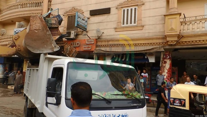 بالصور.. مديرية أمن الشرقية تقوم بحملة مكبرة لإزالة الاشغالات بمدينة الزقازيق