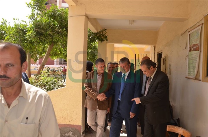 بالصور.. محافظ كفر الشيخ يتفقد أعمال امتحانات نهاية العام لصفوف النقل