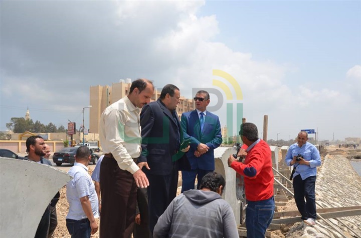 بالصور.. محافظ كفر الشيخ يتابع أعمال إنشاء المرحلة الأولى من كورنيش بحيرة البرلس