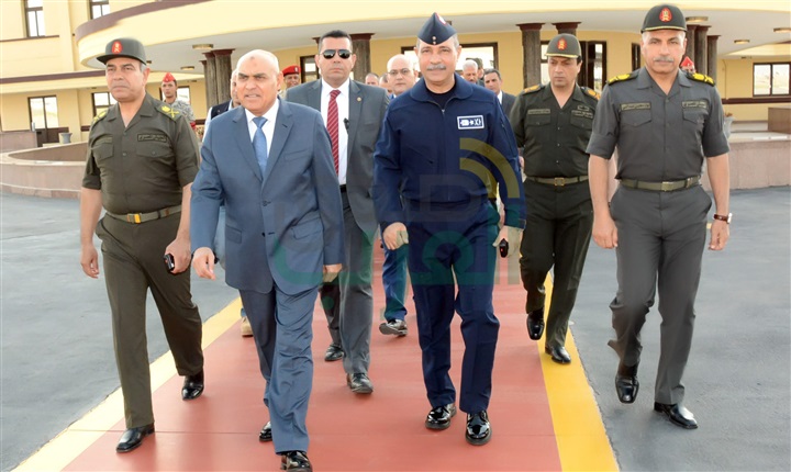 صدقي صبحي يغادر إلى كوت ديفوار لحضور الاجتماع السادس لوزراء دفاع دول تجمع الساحل والصحراء