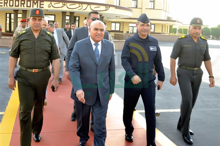 صدقي صبحي يغادر إلى كوت ديفوار لحضور الاجتماع السادس لوزراء دفاع دول تجمع الساحل والصحراء