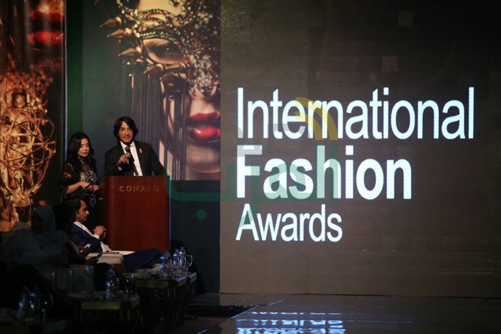 بالصور .. ديفيليه تحت عنوان "International Fashion Awords" بحضور نجوم الفن والمجتمع بالصور .. ديفيليه تحت عنوان "International Fashion Awords" بحضور نجوم الفن والمجتمع
