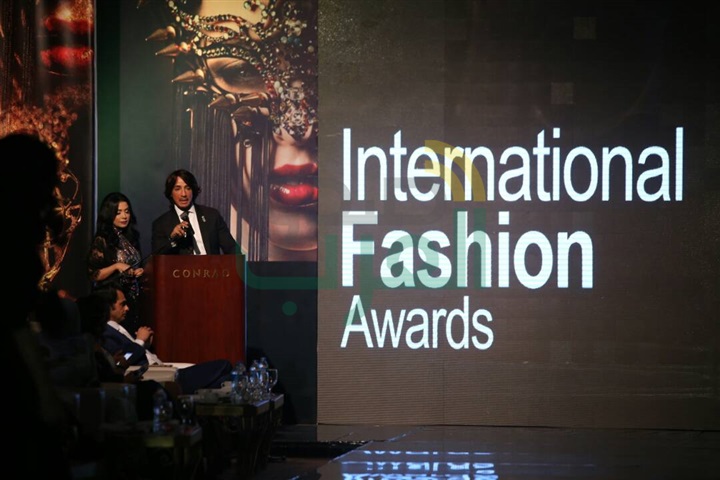 بالصور .. ديفيليه تحت عنوان "International Fashion Awords" بحضور نجوم الفن والمجتمع بالصور .. ديفيليه تحت عنوان "International Fashion Awords" بحضور نجوم الفن والمجتمع