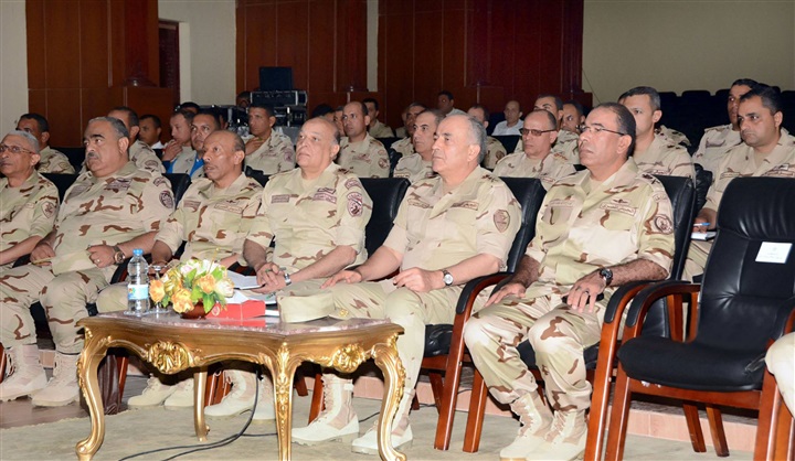 بالصور.. الفريق "حجازى" يتفقد النواحى التعليمية بمعهد ضباط صف المعلمين