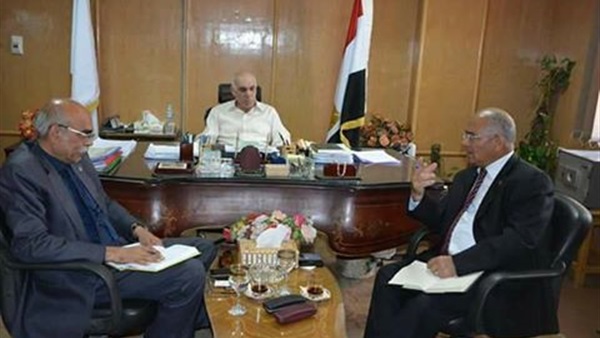 "الهيئة العربية للتصنيع" يناقش تطوير مصنع تمور بالوادي الجديد
