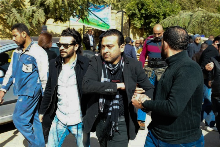 جنازة والد أحمد عزمي من حدائق الأهرام وغياب تام لنجوم الفن جنازة والد أحمد عزمي من حدائق الأهرام وغياب تام لنجوم الفن