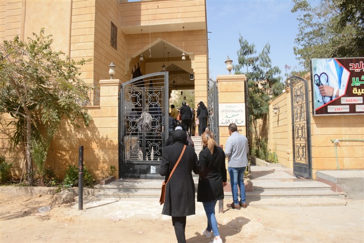 جنازة والد أحمد عزمي من حدائق الأهرام وغياب تام لنجوم الفن جنازة والد أحمد عزمي من حدائق الأهرام وغياب تام لنجوم الفن