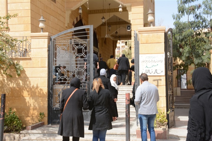 جنازة والد أحمد عزمي من حدائق الأهرام وغياب تام لنجوم الفن جنازة والد أحمد عزمي من حدائق الأهرام وغياب تام لنجوم الفن