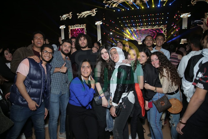 بالصور.. حماقي يشعل أجواء الجامعة الأمريكية بأروع الأغاني بالصور.. حماقي يشعل أجواء الجامعة الأمريكية بأروع الأغاني