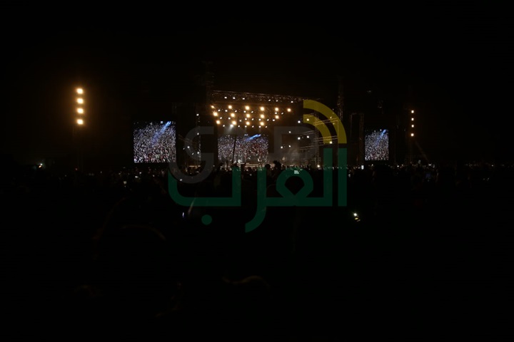 بالصور.. حماقي يشعل أجواء الجامعة الأمريكية بأروع الأغاني
