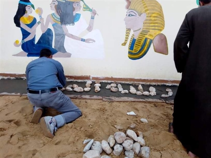 بالصور..المحطة الابتدائية بنجع حمادي أول مدرسة تُنفذ جدارية داخل أسورها بقنا 