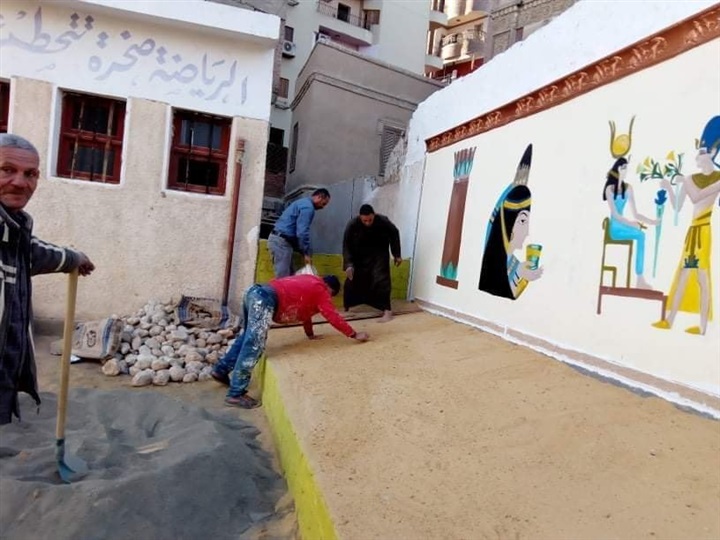 بالصور..المحطة الابتدائية بنجع حمادي أول مدرسة تُنفذ جدارية داخل أسورها بقنا 