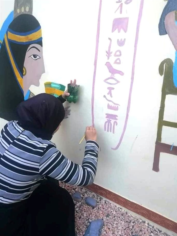 بالصور..المحطة الابتدائية بنجع حمادي أول مدرسة تُنفذ جدارية داخل أسورها بقنا 