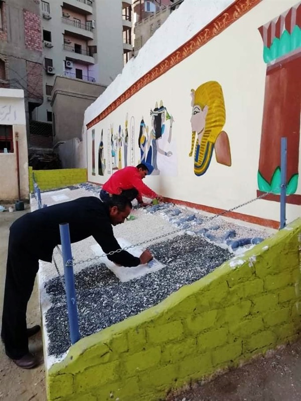 بالصور..المحطة الابتدائية بنجع حمادي أول مدرسة تُنفذ جدارية داخل أسورها بقنا 