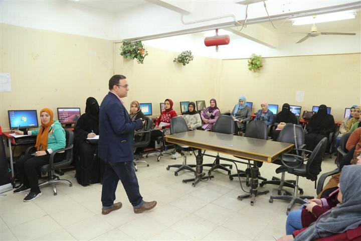 بالصور.. قومي المرأة بكفر الشيخ ينظم ورشة عمل " مهارات التسويق الإلكتروني"  