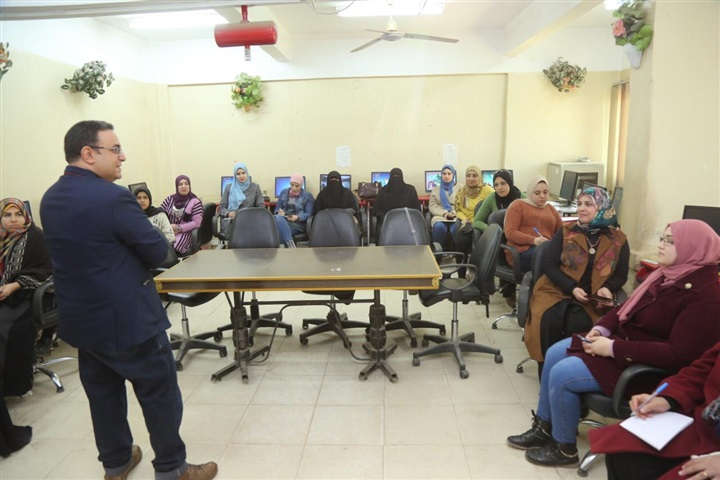 بالصور.. قومي المرأة بكفر الشيخ ينظم ورشة عمل " مهارات التسويق الإلكتروني"  